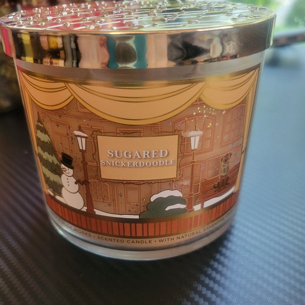 BATH AND BODYWORKS - SUGARDED SNICKERDOODLE CANDLE - NEW